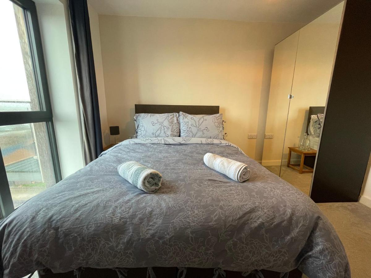 Balcony Marina Apartment With City Skyline Views - Free Secure Parking Manchester Exterior photo