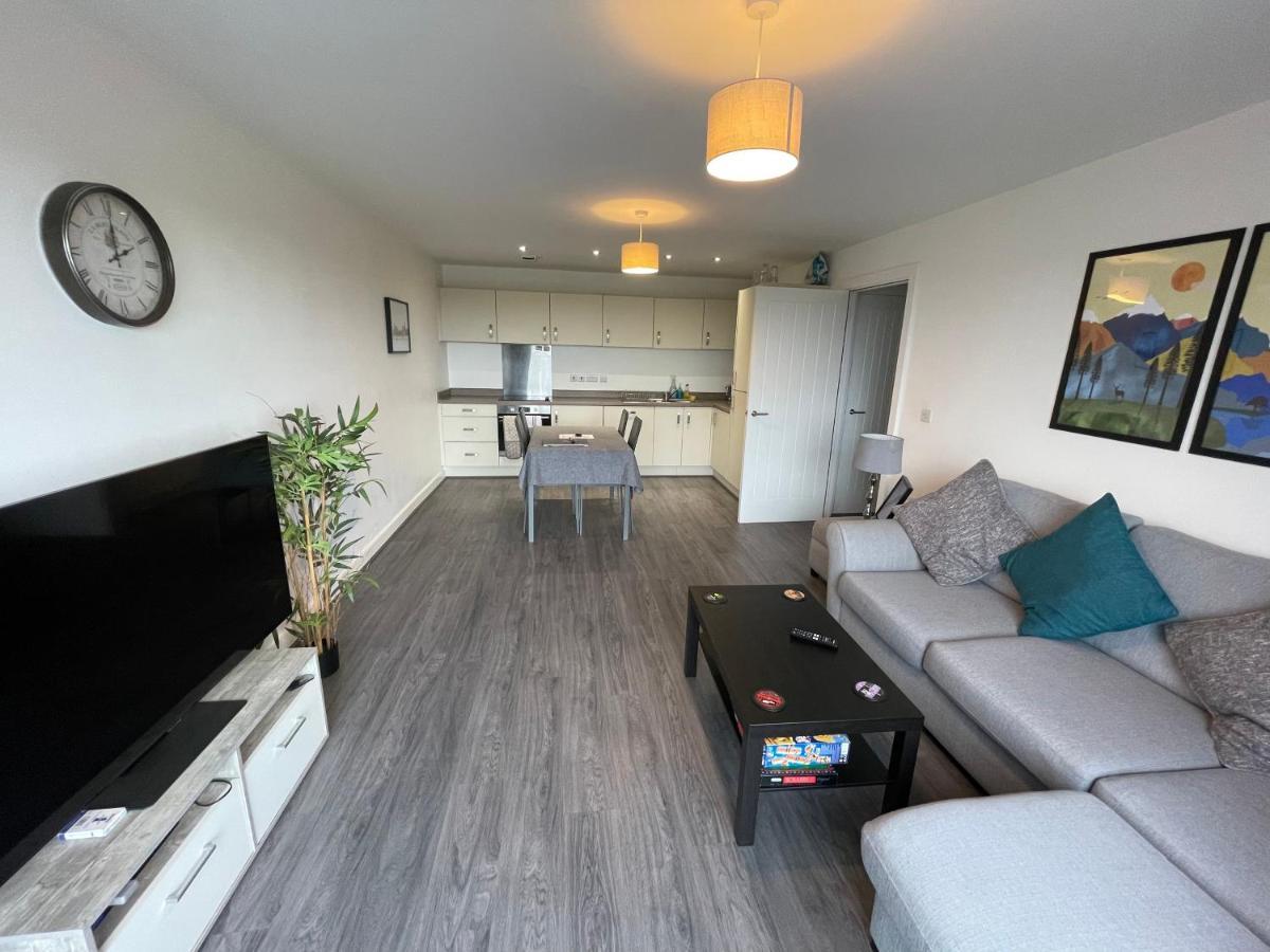 Balcony Marina Apartment With City Skyline Views - Free Secure Parking Manchester Exterior photo