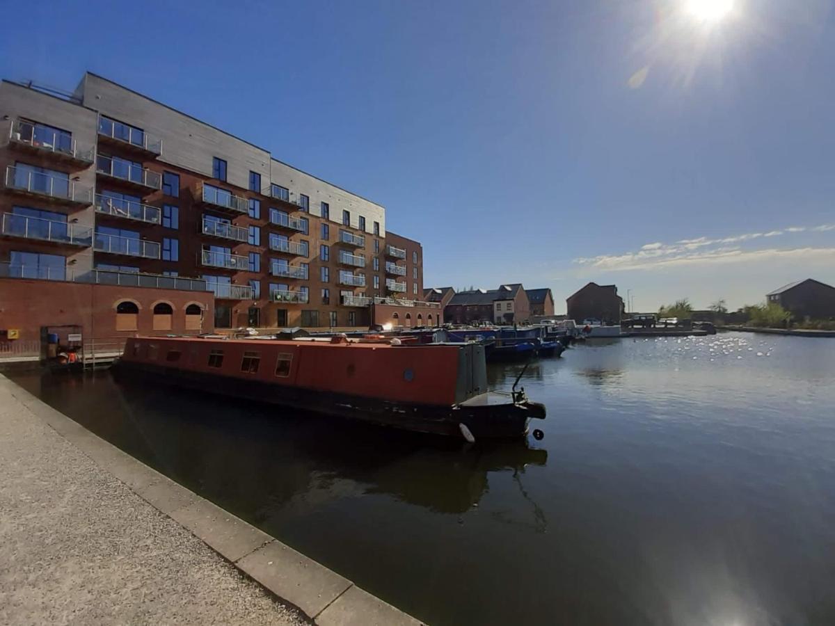 Balcony Marina Apartment With City Skyline Views - Free Secure Parking Manchester Exterior photo